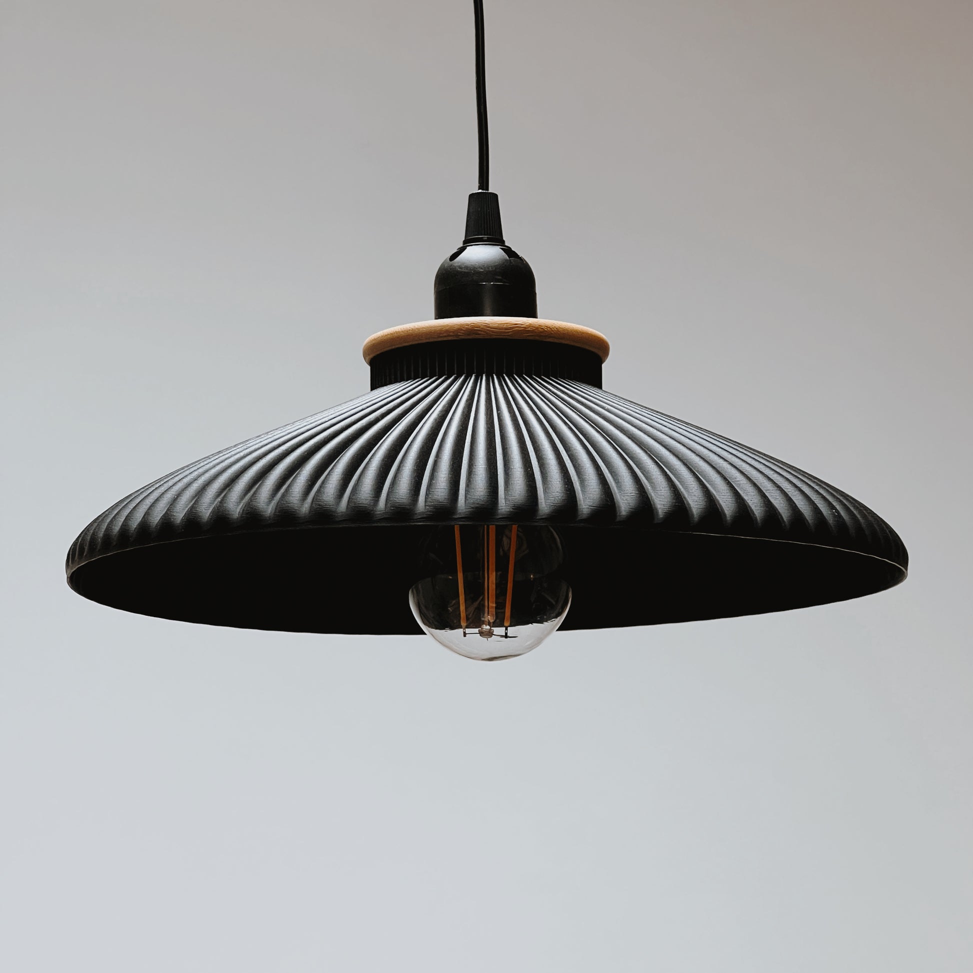 Lumi 30 Lampe Schwarz