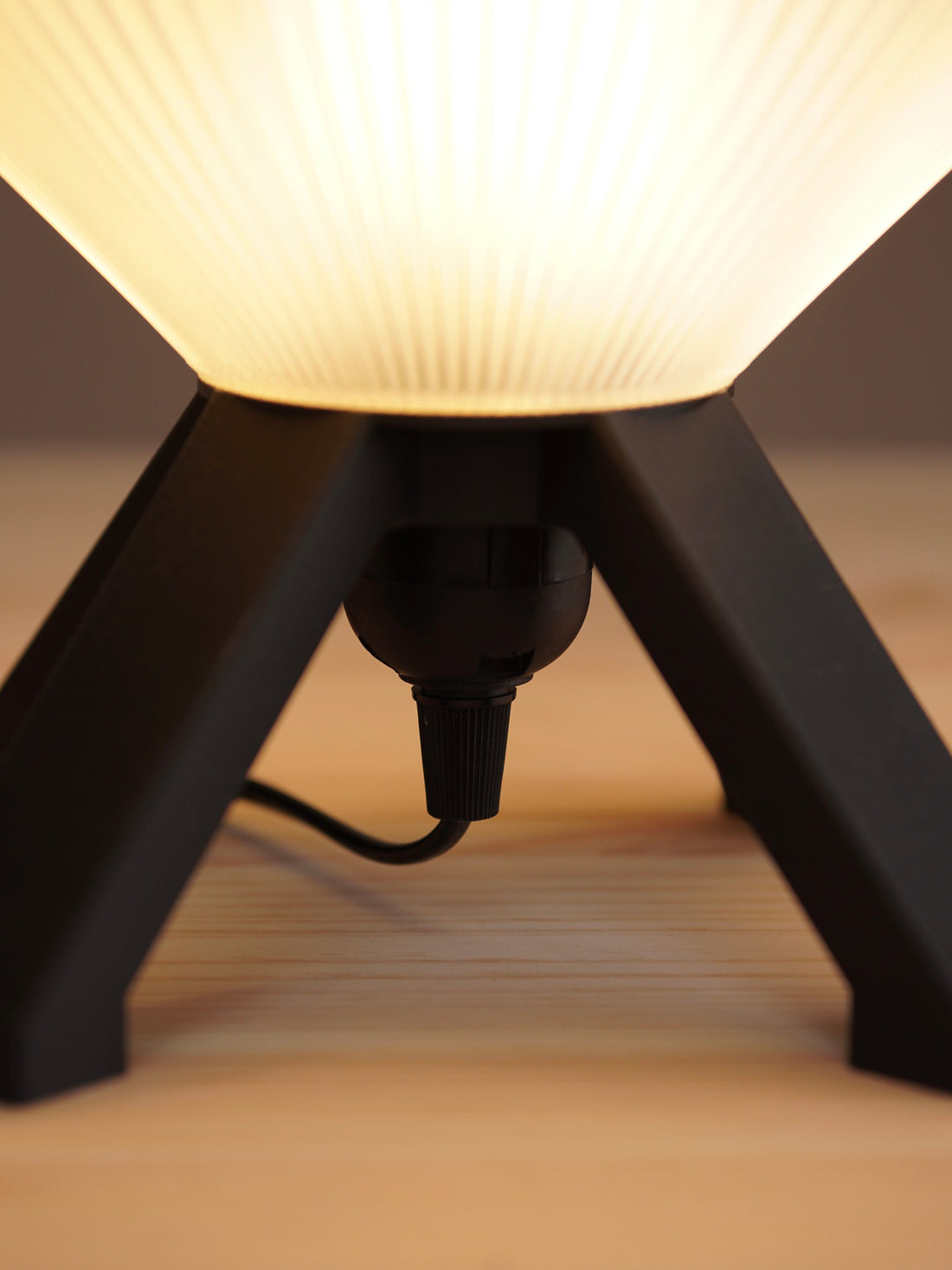 Tischlampe Airi - minimalistisches Design